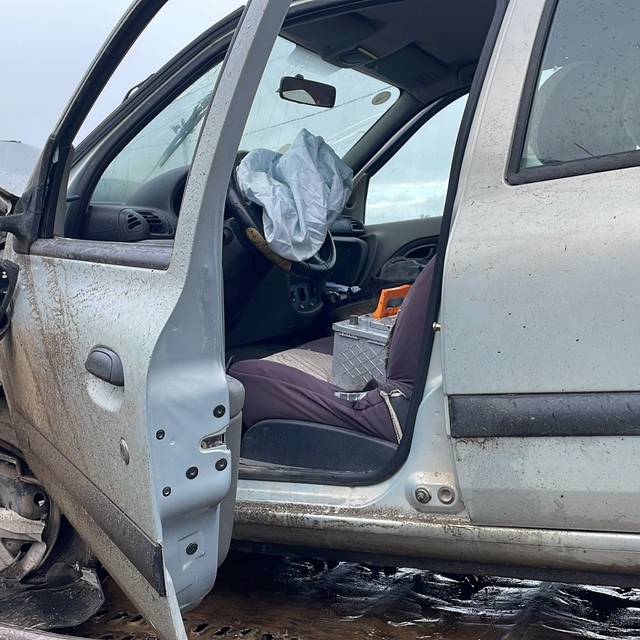 Çarşamba'da ağaca çarpan otomobilin sürücüsü yaralandı