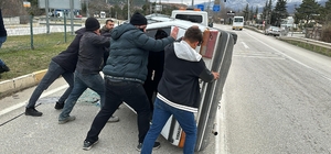Tokat'ta takla atan otomobilden yara almadan çıktılar