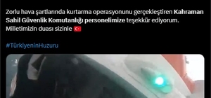 Motor arızası nedeniyle sürüklenen geminin mürettebatı helikopterle kurtarı...