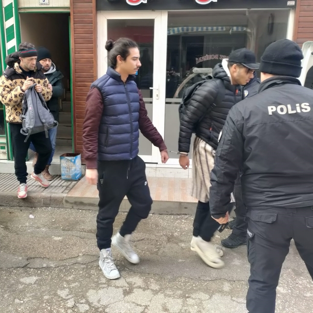 Çanakkale'de hırsızlık suçundan aranan 1 düzensiz göçmen tutuklandı