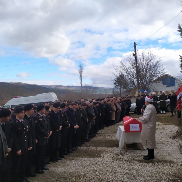 Kalp krizi sonucu hayatını kaybeden uzman çavuş Samsun'da toprağa verildi