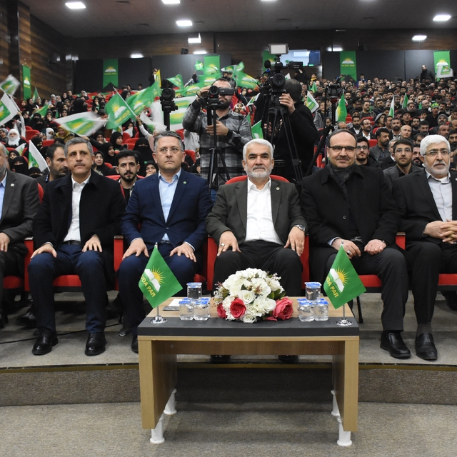 HÜDA PAR Genel Başkanı Yapıcıoğlu, Van'da partisinin aday tanıtım toplantıs...