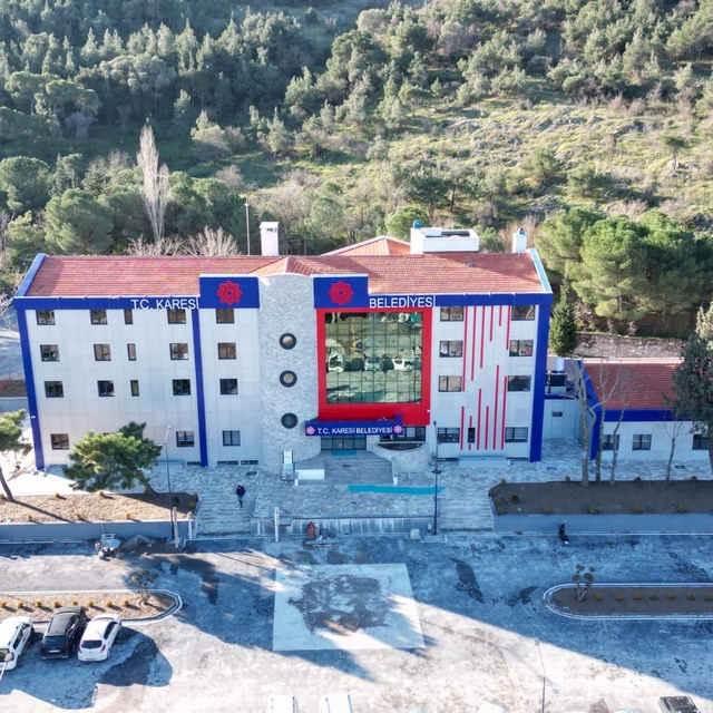 Karesi Belediyesi yeni hizmet binasına taşındı