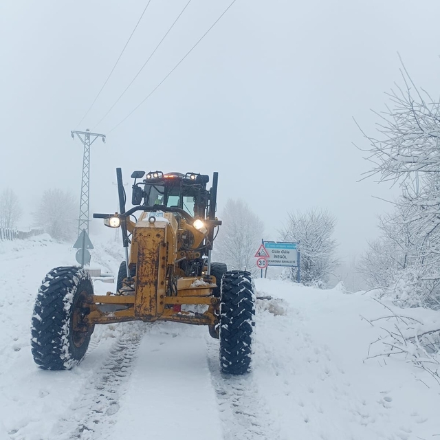Bursa'da kardan kapanan 63 mahallenin yolları ulaşıma açıldı