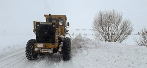 Kars'ta karla mücadele ekipleri hastaları ve yolda kalanları kurtardı
