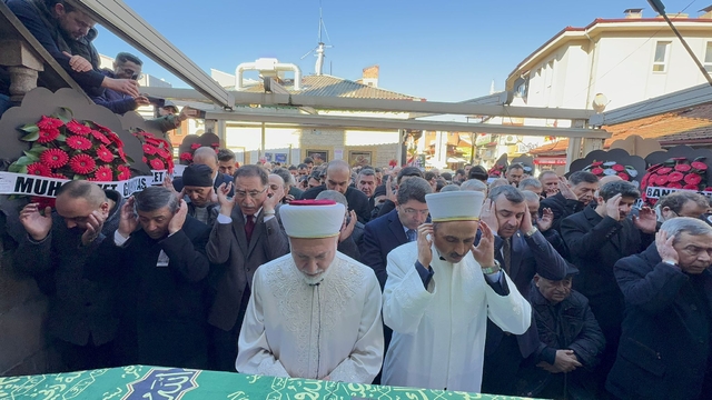 Bakan Tunç, Bartın Belediye Başkanı Fırıncıoğlu'nun eşinin cenazesine katıldı