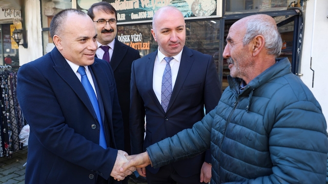 Artvin Valisi Ünsal, Ardanuç'ta esnafla bir araya geldi