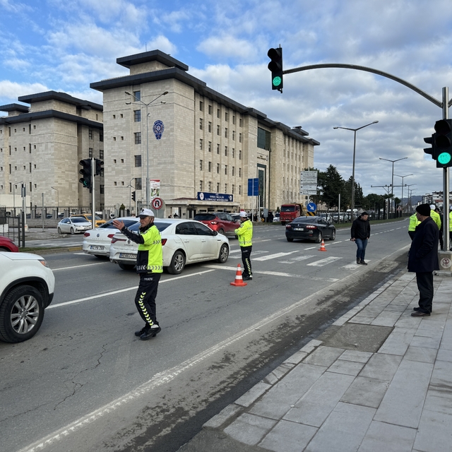 Ordu'da taksinin çarptığı 2 kadın yaralandı