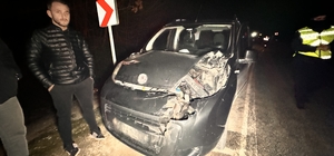 Düzce'de kamyondan düşen tomruklar hafif ticari araca çarptı