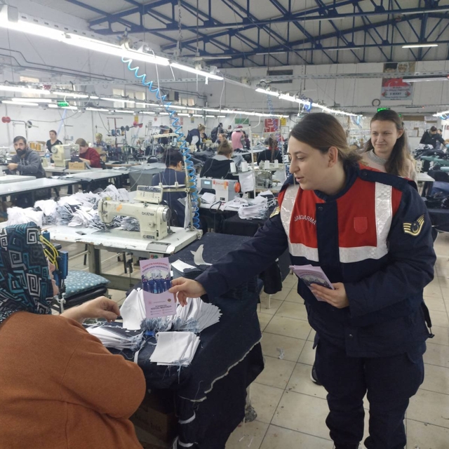 Uzunköprü'de jandarma KADES uygulamasını tanıttı