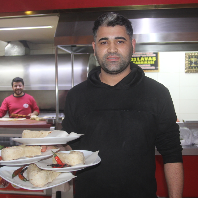 Mersin'de garson, müşteriyi Heimlich manevrasıyla kurtardı