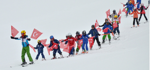 Kars'ta ilkokul öğrencileri "Karın Yıldızları Sarıkamış'ta" projesi ile kay...