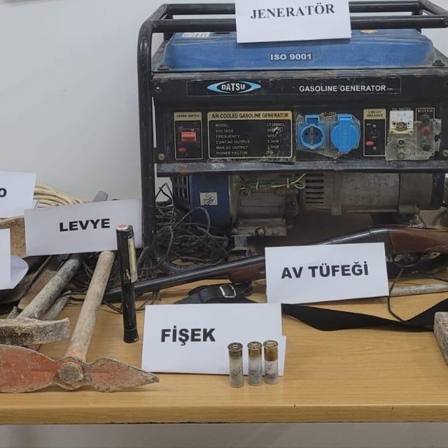 Konya'da kaçak kazı yaparken suçüstü yakalanan 2 şüpheli tutuklandı