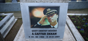 Şehit Emniyet Müdürü Ali Gaffar Okkan, Sakarya'da mezarı başında anıldı