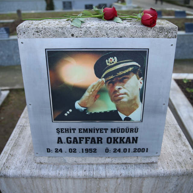 Şehit Emniyet Müdürü Ali Gaffar Okkan, Sakarya'da mezarı başında anıldı