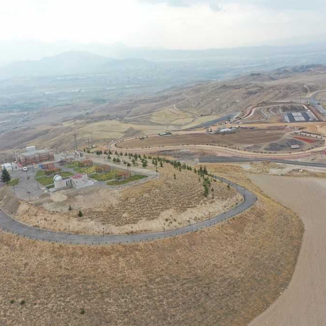 Kayseri'de Erkilet Millet Bahçesi'nin yapımı sürüyor