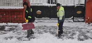 Bulanık'ta kar yağışı etkili oluyor