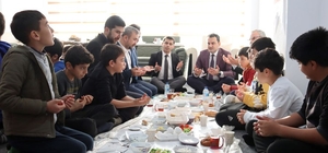 Finike Kaymakamı Çelik'ten, "Gençliğe Değer Ara Dönem Kampı"na ziyaret