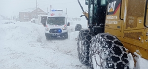 Van'da rahatsızlanan diyaliz hastası ekiplerin çalışmasıyla hastaneye ulaşt...