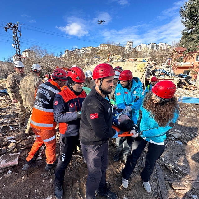 İki fay hattının keşiştiği Tunceli'de depreme müdahale için timler oluşturu...