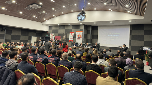 Elazığ'da "Deprem riskiyle yüzleşmek, Bilinçli Toplum, Güvenli Gelecek" paneli düzenlendi