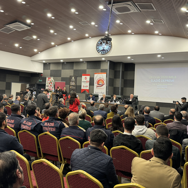 Elazığ'da "Deprem riskiyle yüzleşmek, Bilinçli Toplum, Güvenli Gelecek" pan...