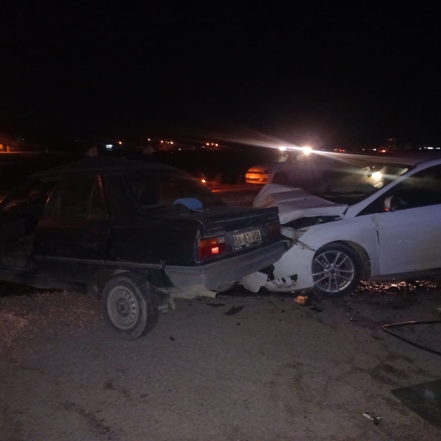 Konya'da iki otomobilin çarpıştığı kazada 2 kişi yaralandı