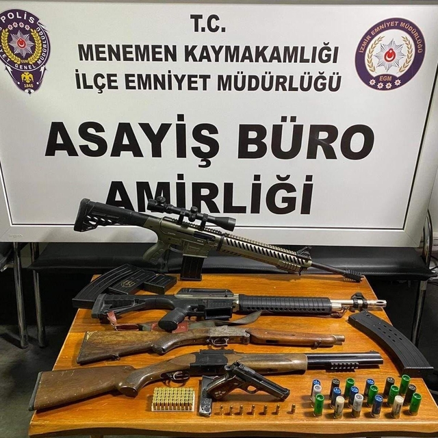 Menemen'de 5 ruhsatsız silah ele geçirildi