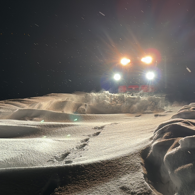 Ağrı'da yolu kardan kapanan mezrada rahatsızlanan hamile kadın hastaneye ul...