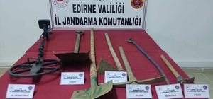 Edirne'de kaçak kazı yapan 4 şüpheli suçüstü yakalandı