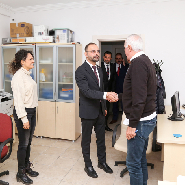 Antalya İl Sağlık Müdürü Ekingen, sağlık kuruluşlarını ziyaret etti