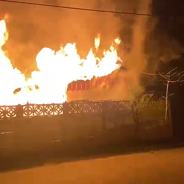 Prefabrik evde çıkan yangında öldü