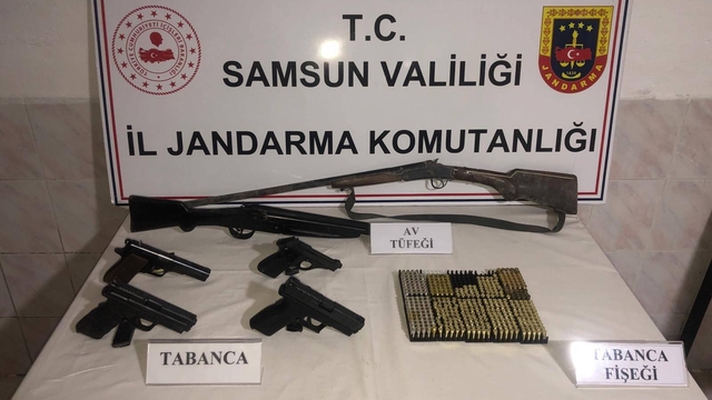Samsun'da uyuşturucu ve kaçakçılık operasyonunda 2 zanlı yakalandı