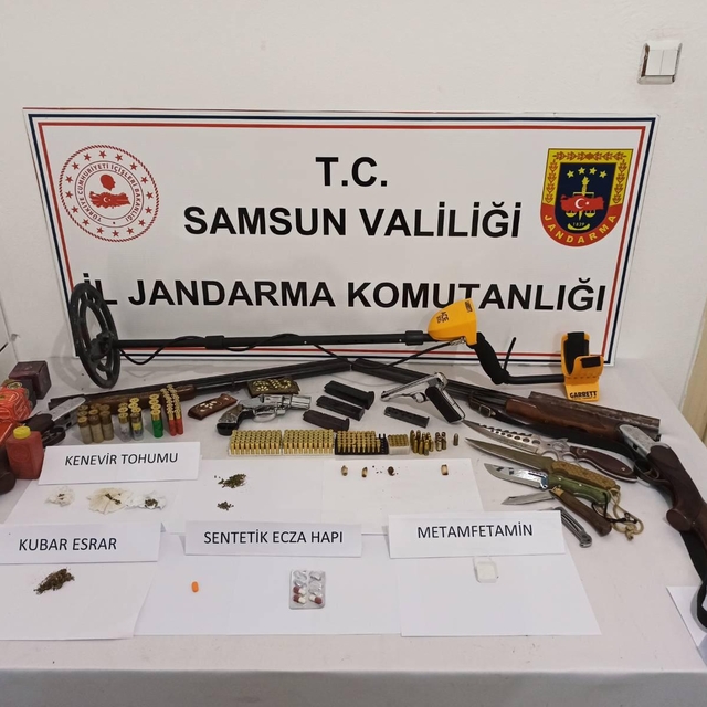 Samsun'da uyuşturucu ve silah kaçakçılığı operasyonunda 3 zanlı yakalandı