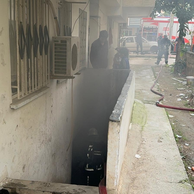 Antalya'da araç tamirhanesinde çıkan yangın söndürüldü