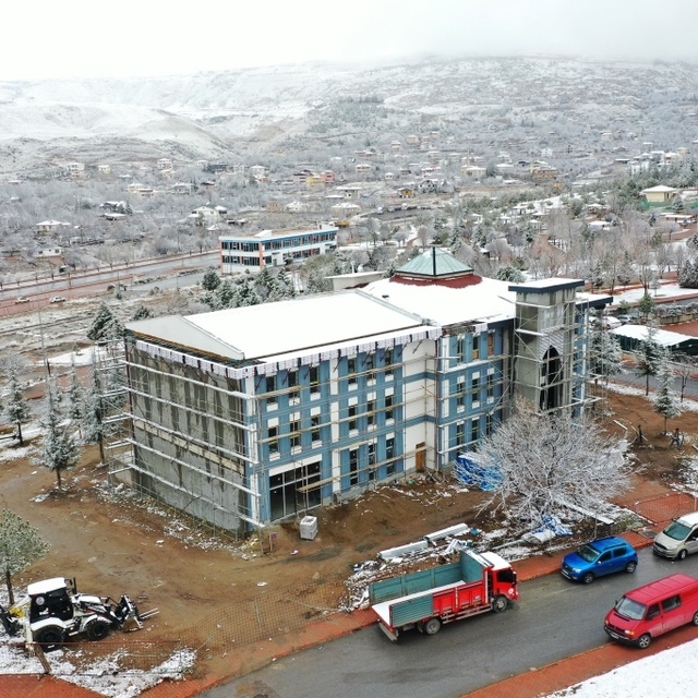Başkan Çolakbayrakdar, kültür merkezi inşaatını inceledi