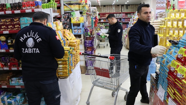 Zabıta ekipleri marketlerde denetim gerçekleştirdi