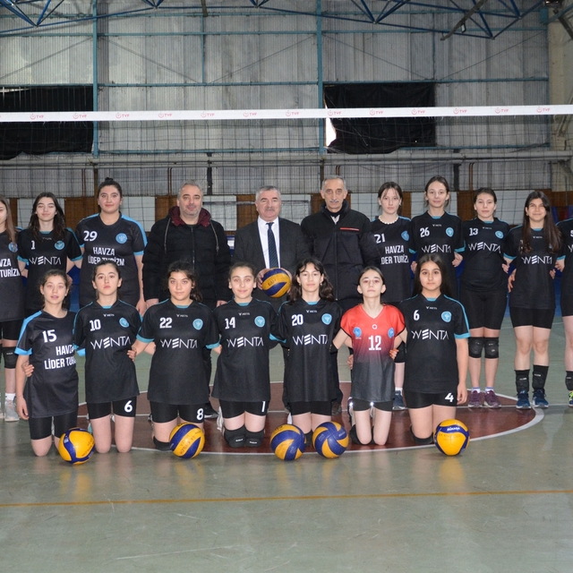 Havza Belediye Başkanı Özdemir'den kız voleybol takımına ziyaret