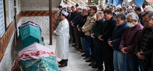 İzmir'de öldürülen 3 yaşındaki kız çocuğu ile anneannesi son yolculuklarına...