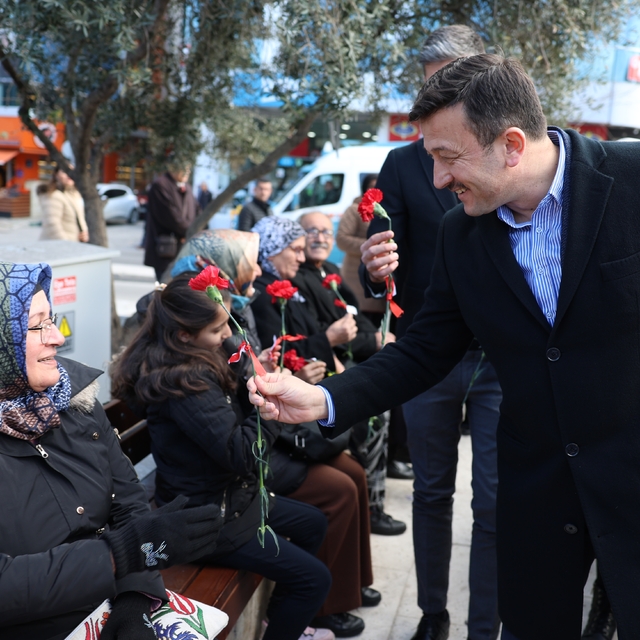 AK Parti İzmir Büyükşehir Belediye Başkan adayı Dağ, Gaziemir'de esnafla bu...