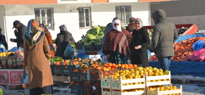 Tatvan'da açılan semt pazarı ilgi görüyor
