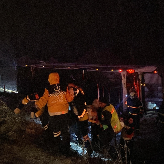 Kastamonu'da yolcu otobüsünün devrildiği kazada 4 kişi öldü