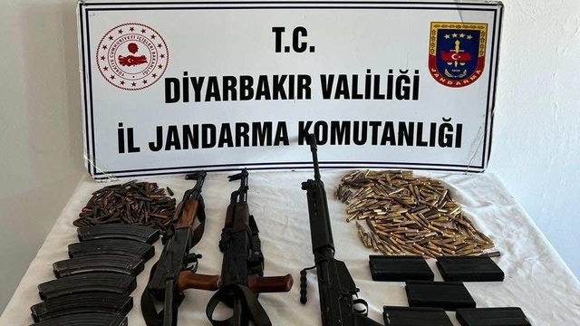 Diyarbakır'da silah ve mühimmat ele geçirildi, 2 zanlı tutuklandı