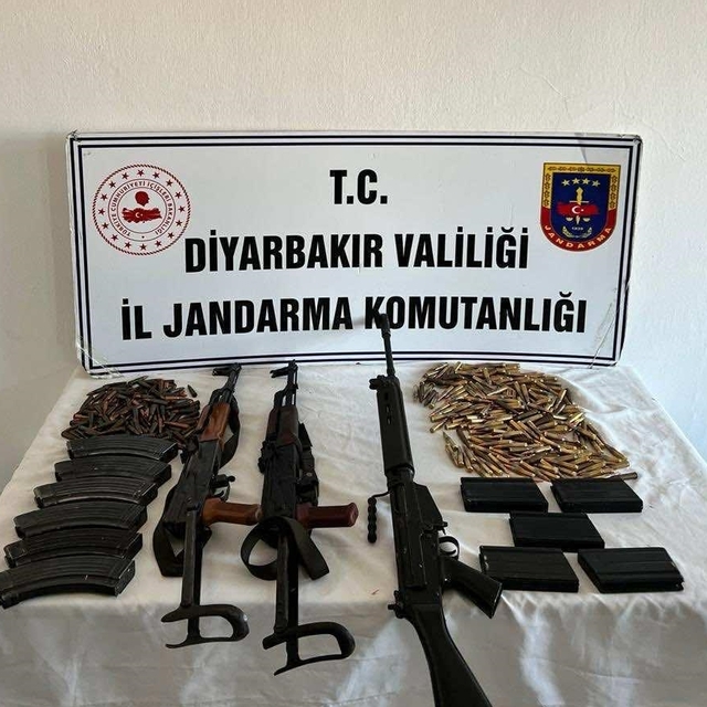 Diyarbakır'da silah ve mühimmat ele geçirildi, 2 zanlı tutuklandı