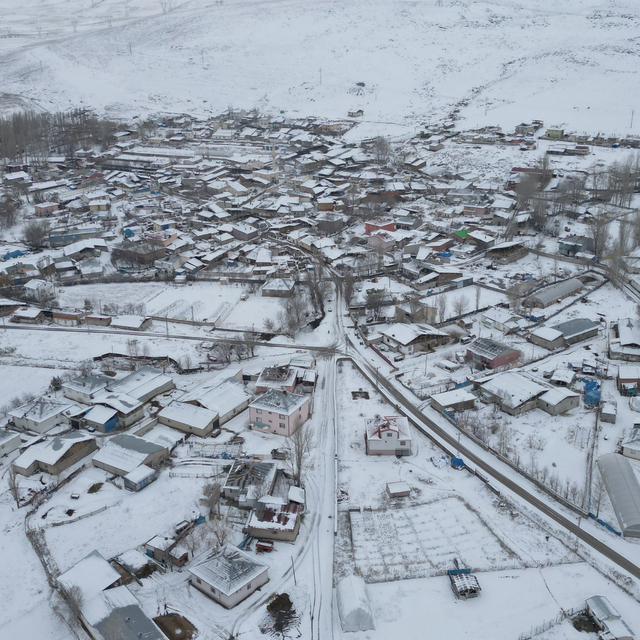 Erzurum'un kırsal mahallelerinde kışın yaşam zorlu geçiyor