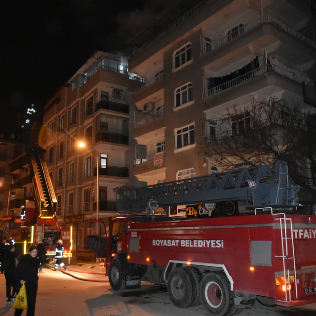 Boyabat'ta çatı yangınında hasar oluştu