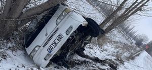 Tokat'ta minibüsün devrildiği kazada 2 kişi yaralandı