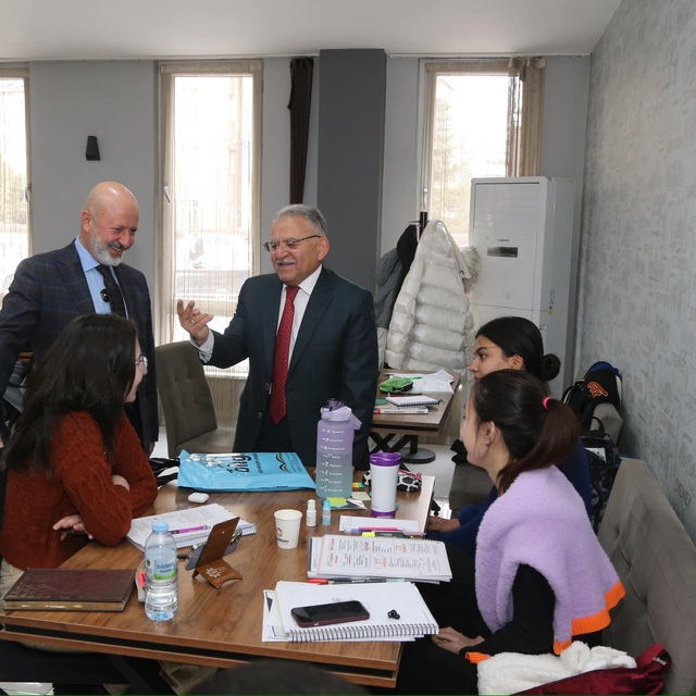 Başkan Büyükkılıç, gençlerle bir araya geldi