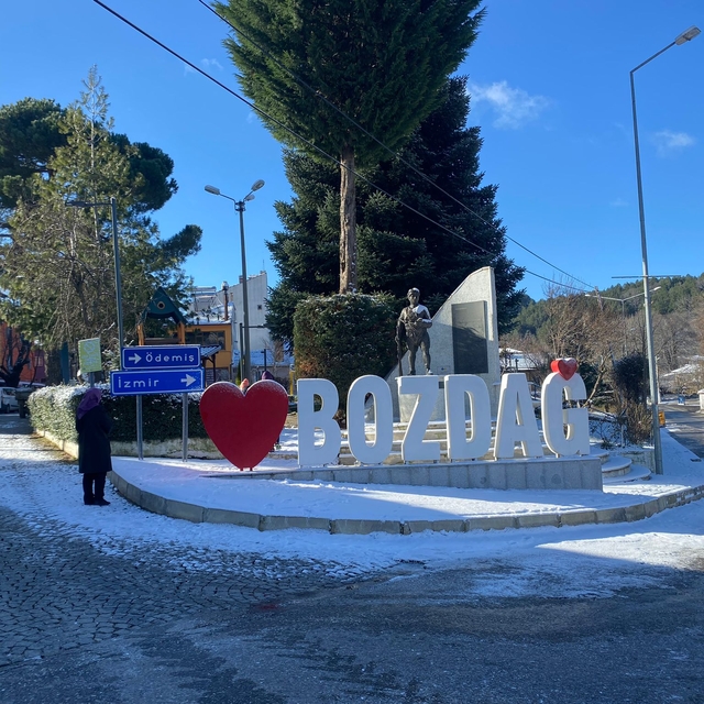 Bozdağ Mahallesi'ne yılın ilk karı yağdı