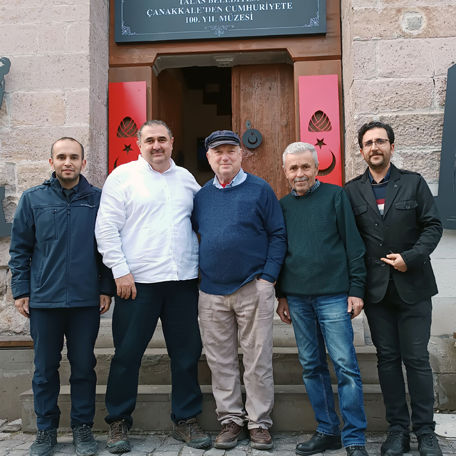 İngiliz yazar Bernieres, Çanakkale'den Cumhuriyete 100. Yıl Müzesi'ni gezdi